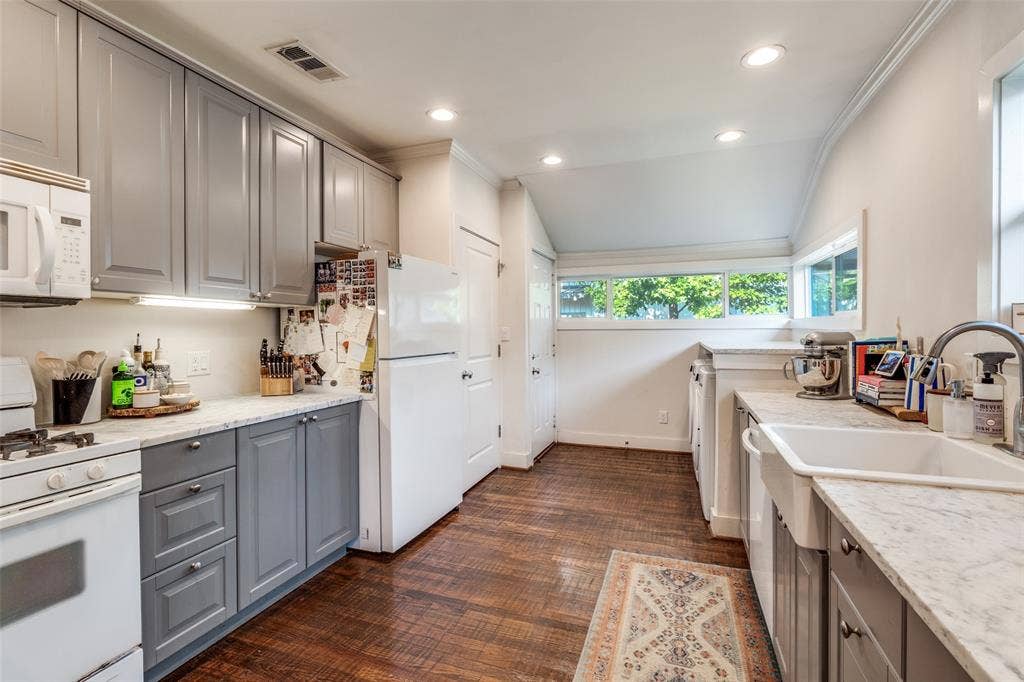 2515 Abrams Road, Dallas, TX 75214 2515 Abrams Road, Dallas, TX 75214