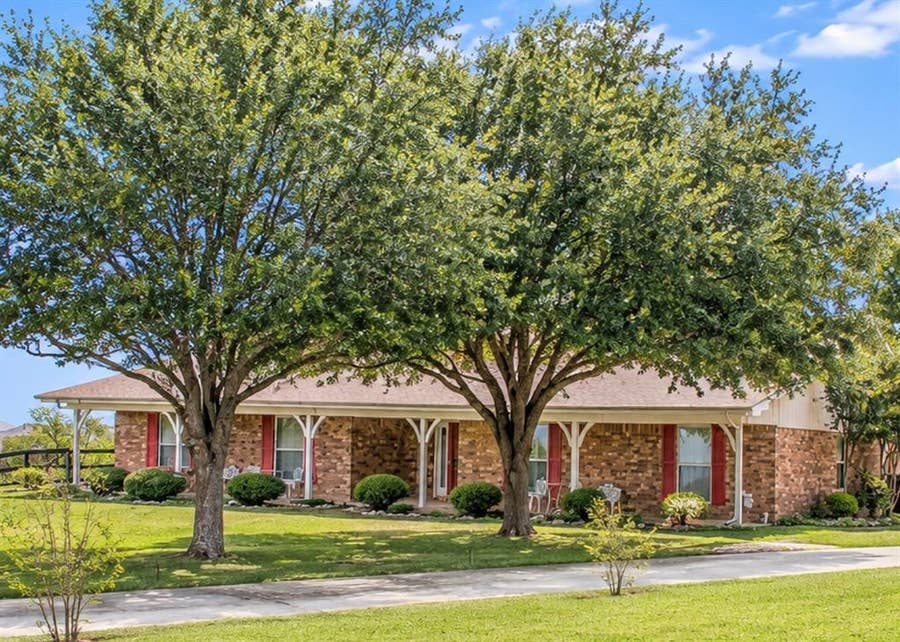 Property photo for 308 Paint Pony Trail N, Fort Worth, TX