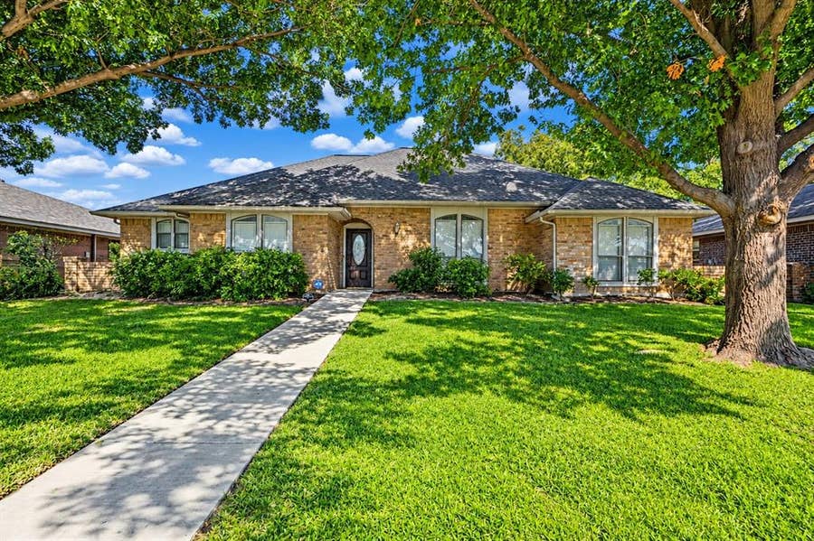 Property photo for 1919 Camden Way, Carrollton, TX