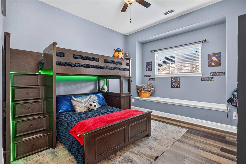 122 Anns Way, Forney, TX 75126 Recessed window featuring a built-in bench seat, wood-finish flooring, and a ceiling fan
