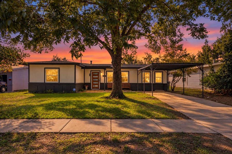 Property photo for 2116 Ridgeway Street, Arlington, TX