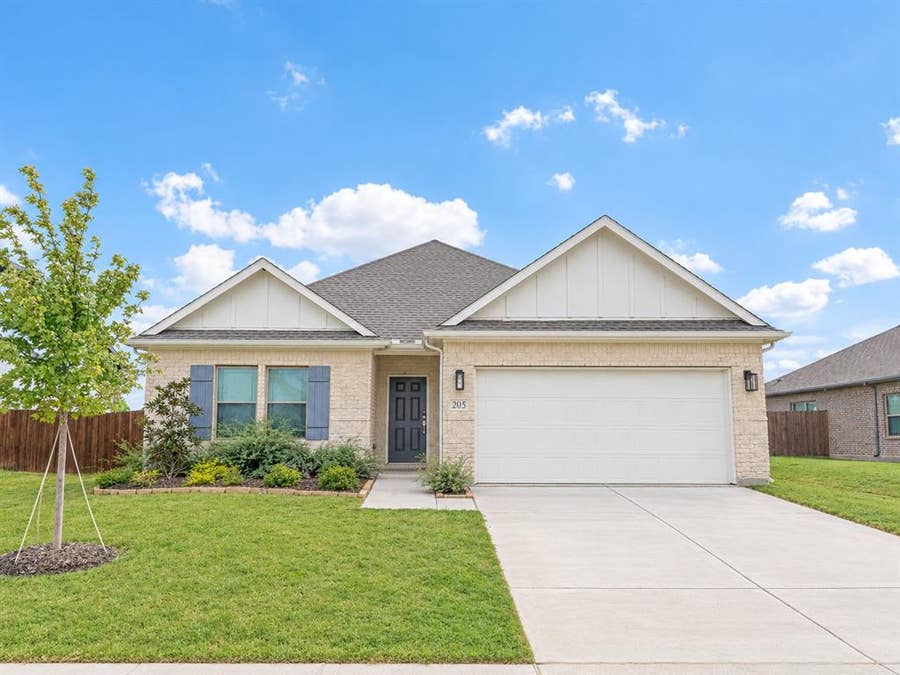 Property photo for 205 Woodhollow Drive, Blue Ridge, TX