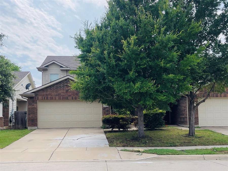 Property photo for 7561 Lazy Spur Boulevard, Fort Worth, TX