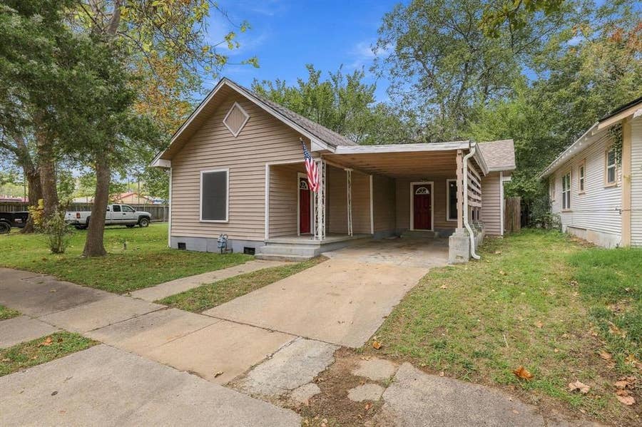Property photo for 111 W Heron Street, Denison, TX