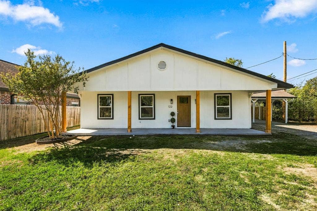 Cute 3 bedroom home in the heart of Princeton.