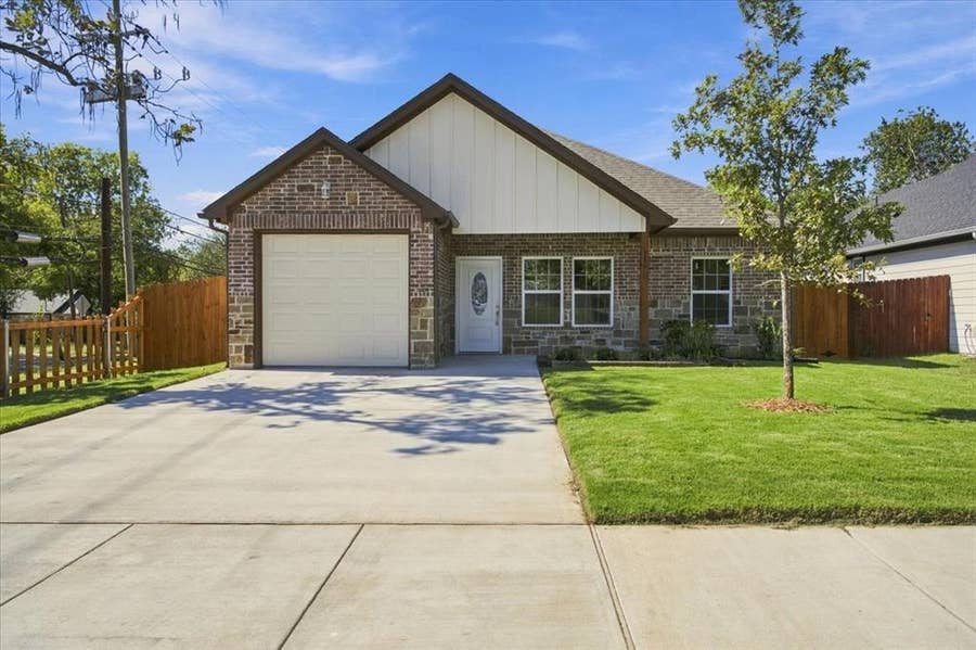 Property photo for 116 S Cleveland Avenue, Sherman, TX