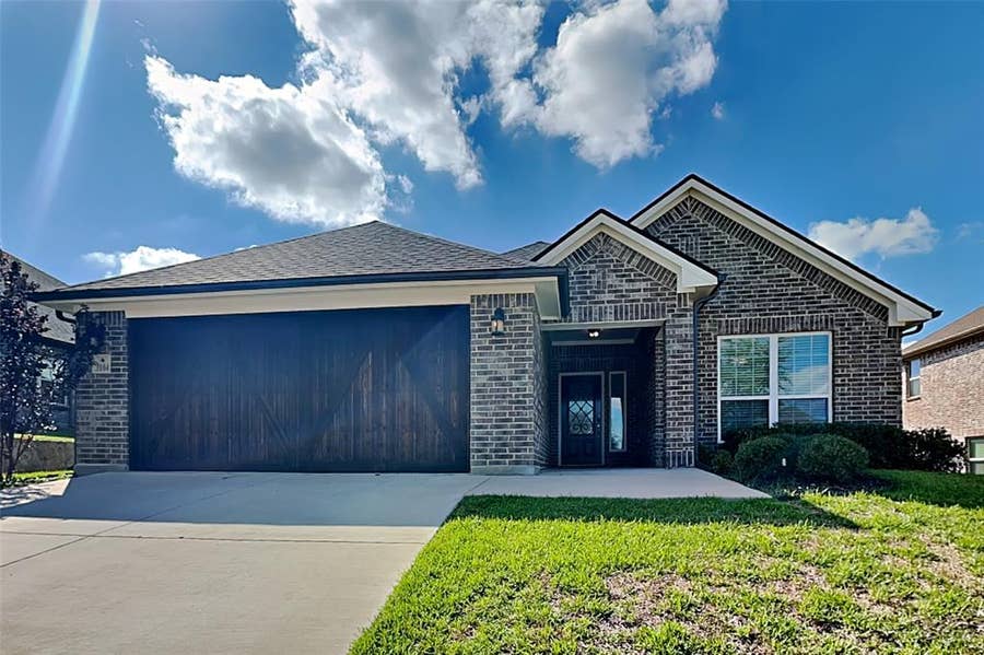 Property photo for 3104 Arbor View Drive, Burleson, TX