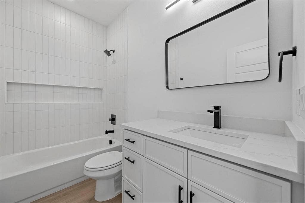 2315 Starks Avenue, Dallas, TX 75215 Bath #2