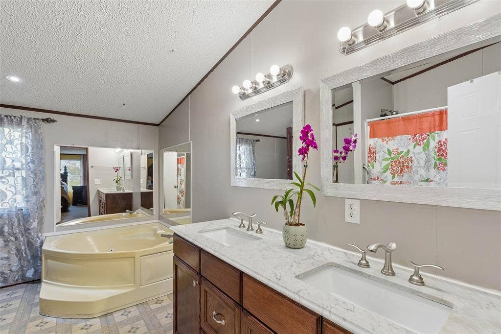786 Santa Fe Lane, Royse City, TX 75189 Primary Ensuite Bathroom