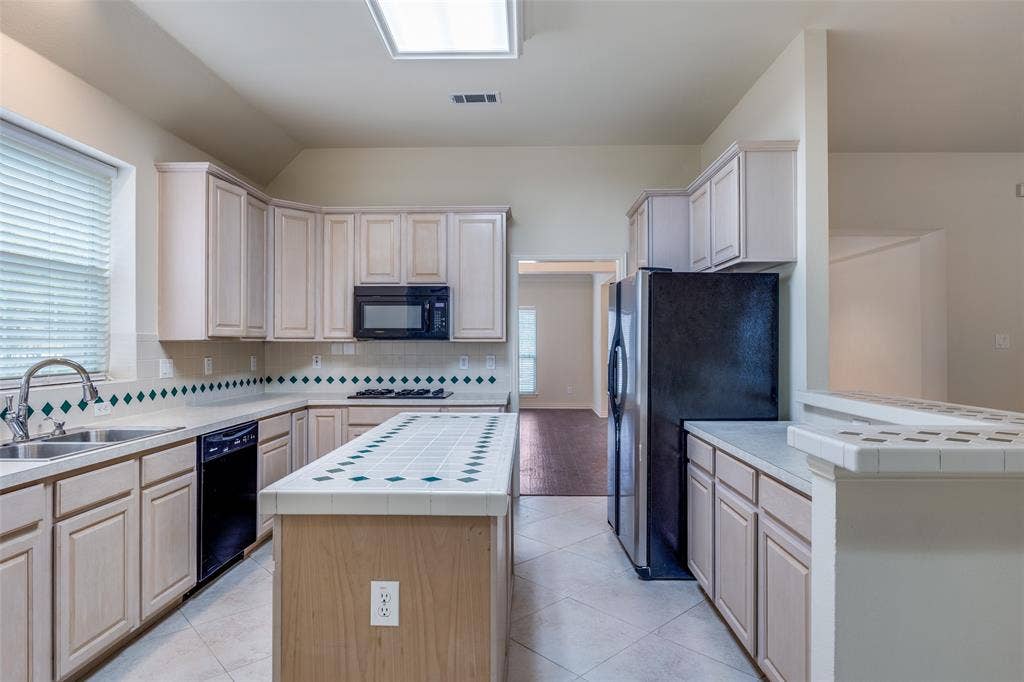 6613 Lynch Lane, Garland, TX 75044 Fridge included & tons of storage space