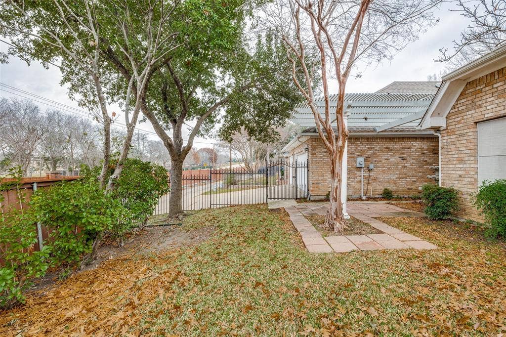 6613 Lynch Lane, Garland, TX 75044 Sideyard