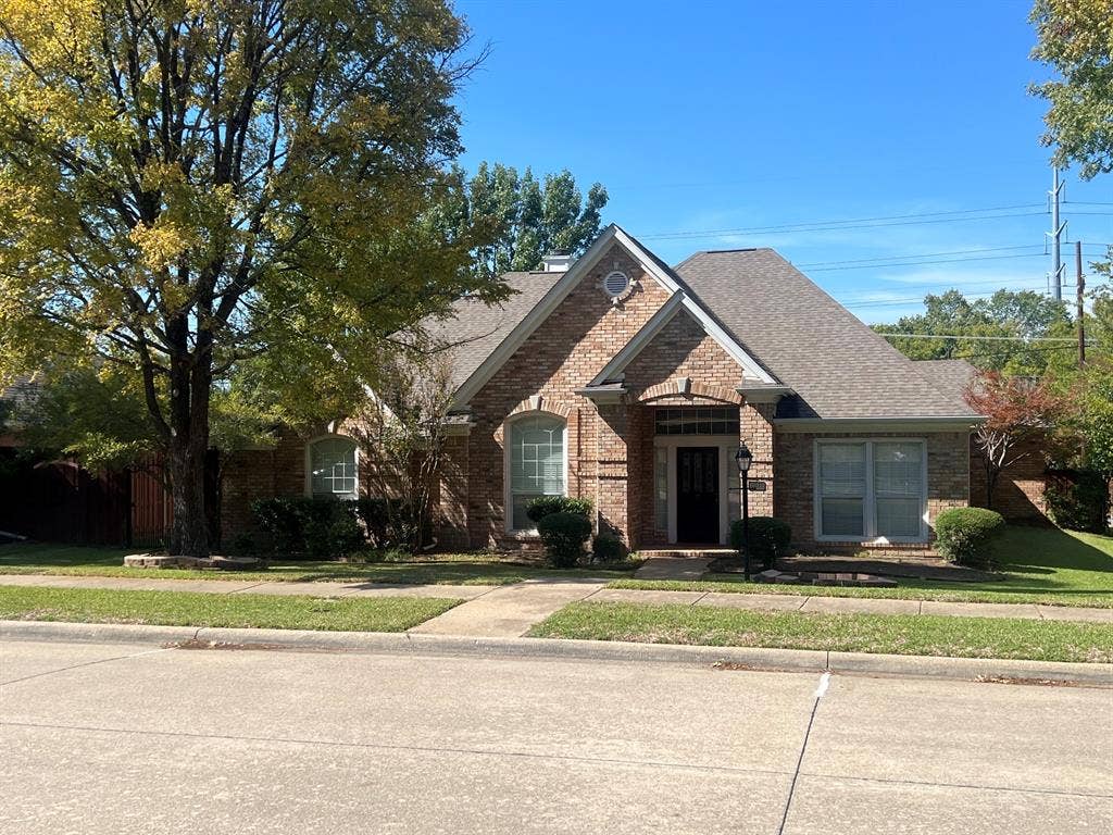 6613 Lynch Lane, Garland, TX 75044 Great location in Firewheel - close to golf, PGBT-190, 1-30, Dallas North Tollway!
