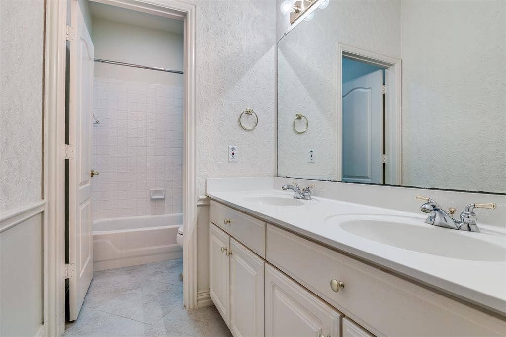 6613 Lynch Lane, Garland, TX 75044 Hall bathroom