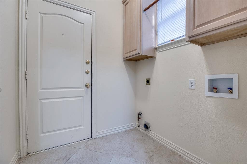 6613 Lynch Lane, Garland, TX 75044 Laundry room full sized washer & dryer area