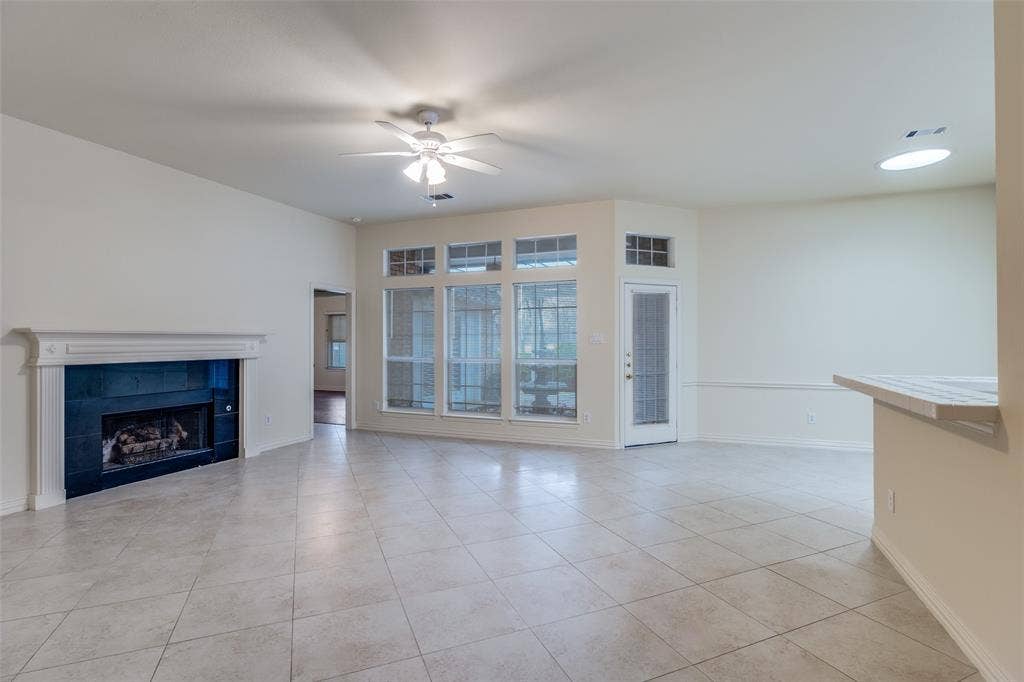 6613 Lynch Lane, Garland, TX 75044 Oversized family room with fireplace