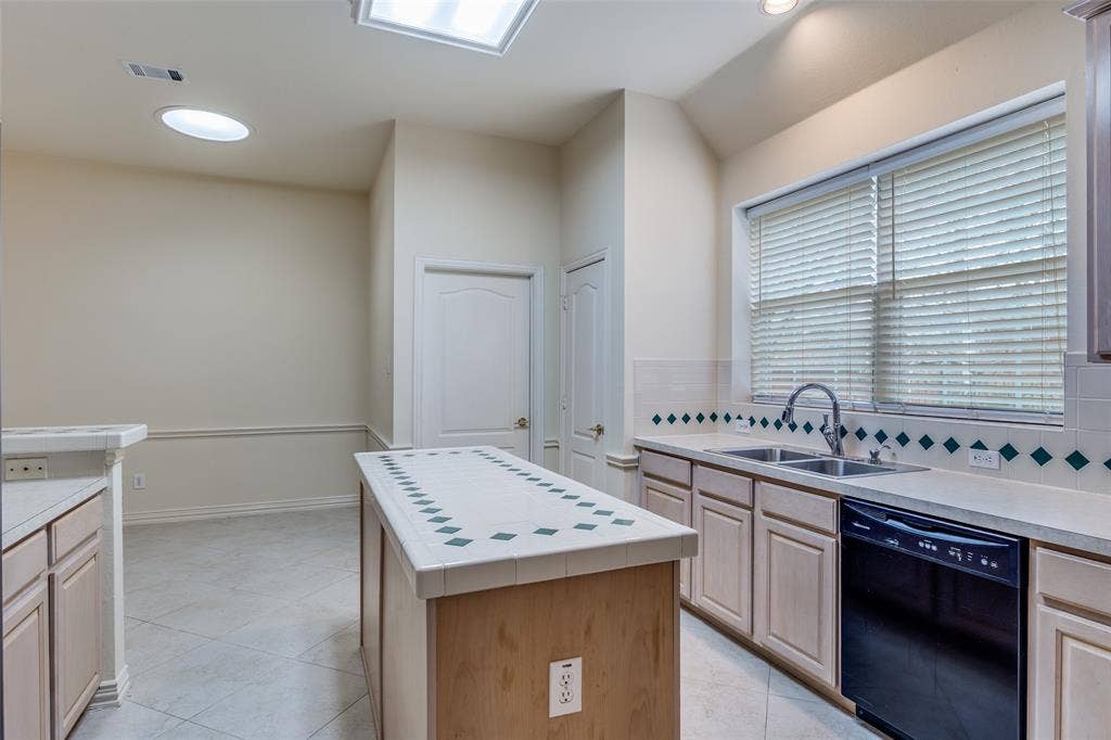 6613 Lynch Lane, Garland, TX 75044 Island and plenty of storage