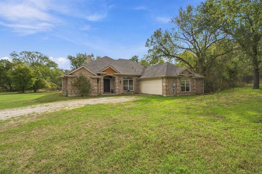 Property photo for 502 Three Skillet Road, Springtown, TX