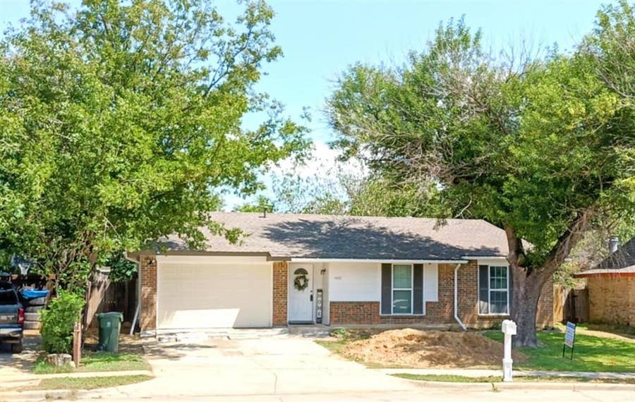 Property photo for 3405 Hickory Hill Drive, Arlington, TX