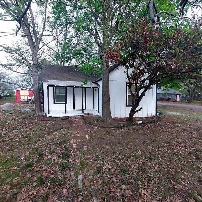 Property photo for 1001 N Anna Street, Pilot Point, TX