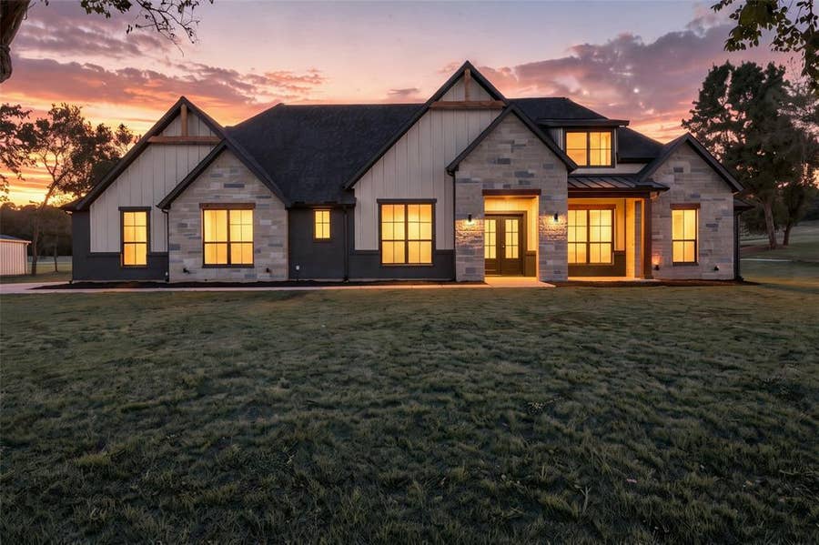 Property photo for 535 Echo Glade Court, Azle, TX