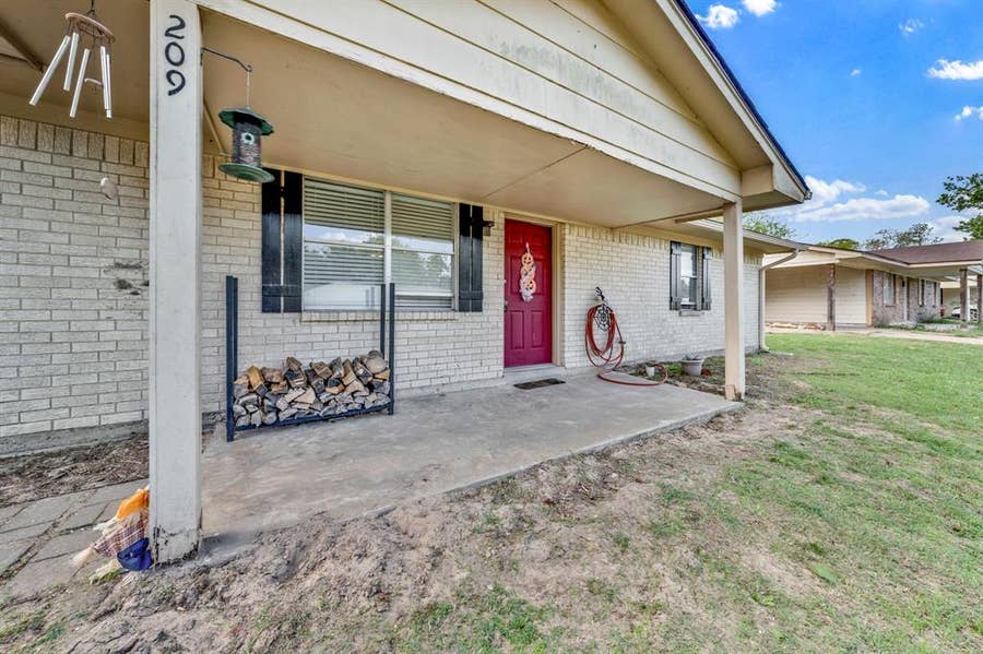 Property photo for 209 Santa Fe Street, Emory, TX