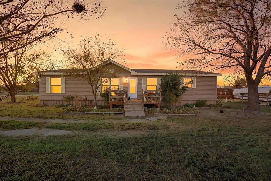 Property photo for 103 Ellis Street, Bardwell, TX
