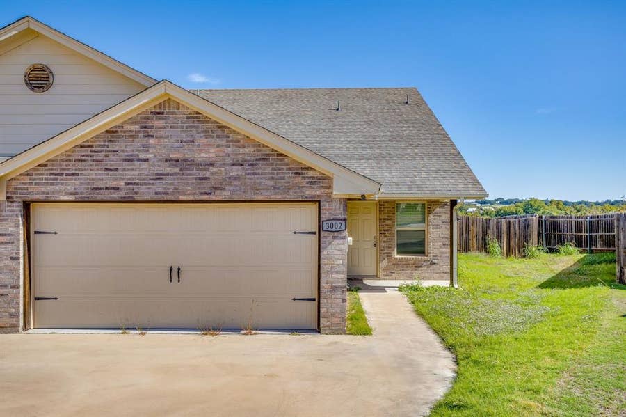 Property photo for 3002 Weave Court, Granbury, TX