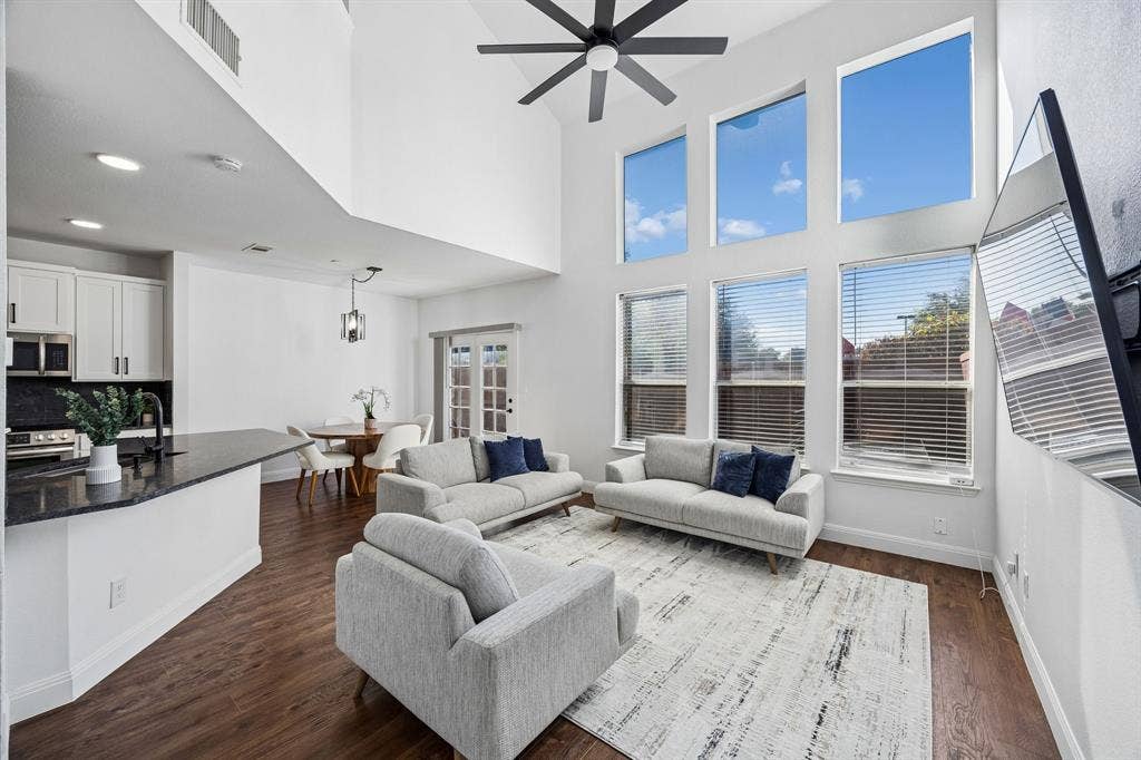 916 Avondale Lane, Plano, TX 75025 916 Avondale Lane, Plano, TX 75025