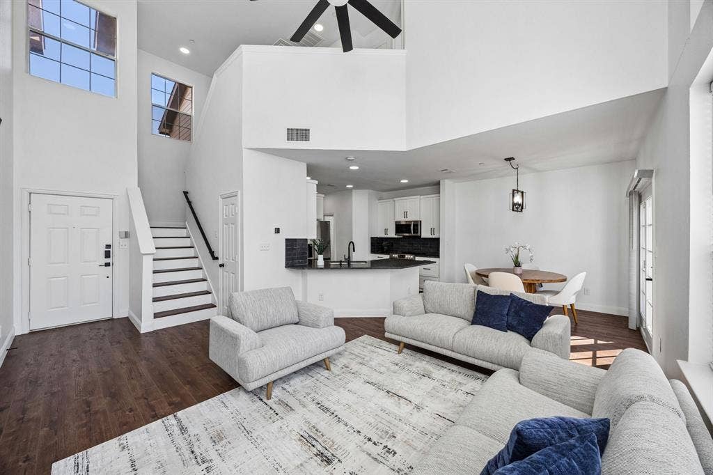 916 Avondale Lane, Plano, TX 75025 916 Avondale Lane, Plano, TX 75025