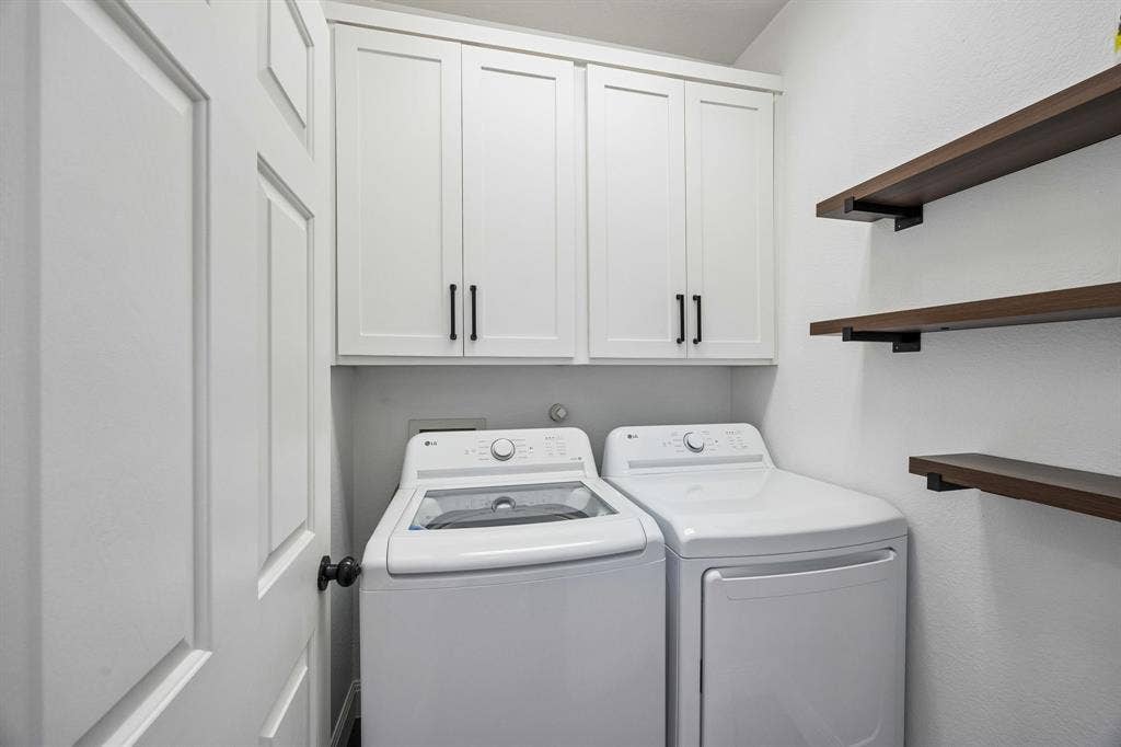 916 Avondale Lane, Plano, TX 75025 916 Avondale Lane, Plano, TX 75025