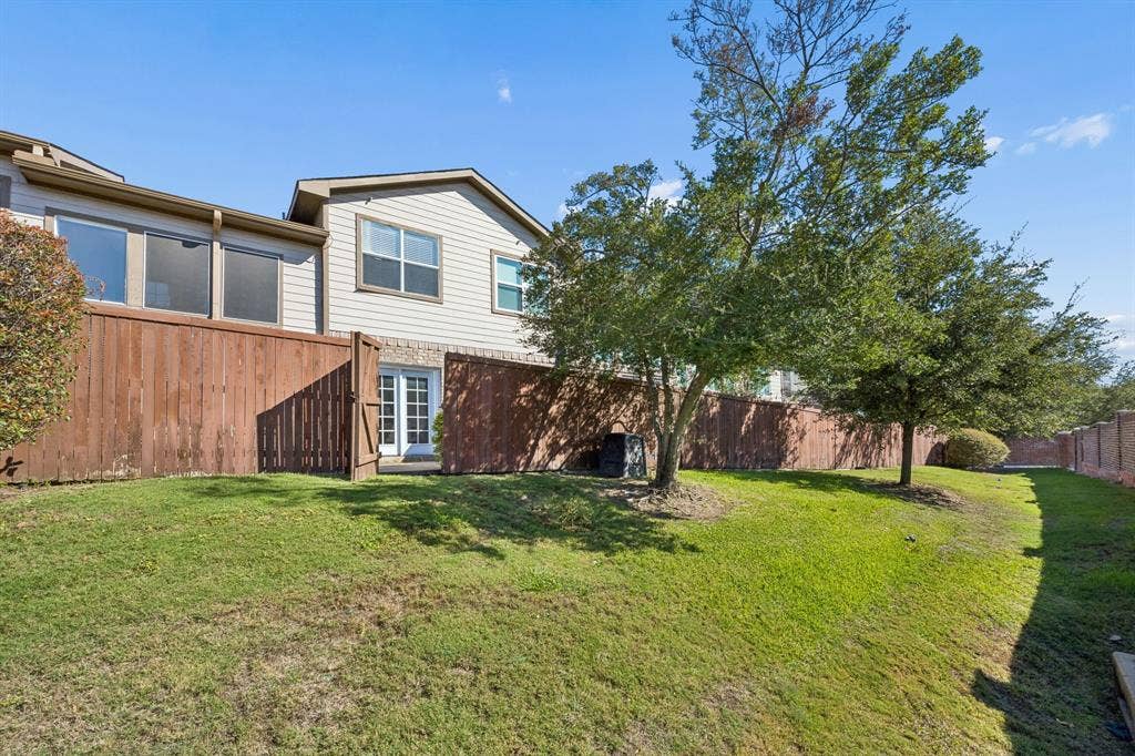 916 Avondale Lane, Plano, TX 75025 916 Avondale Lane, Plano, TX 75025