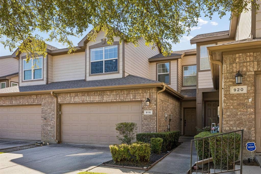 916 Avondale Lane, Plano, TX 75025 916 Avondale Lane, Plano, TX 75025