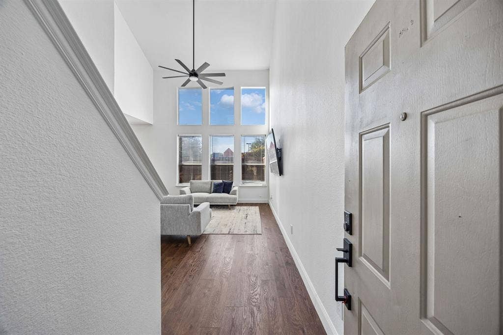 916 Avondale Lane, Plano, TX 75025 916 Avondale Lane, Plano, TX 75025