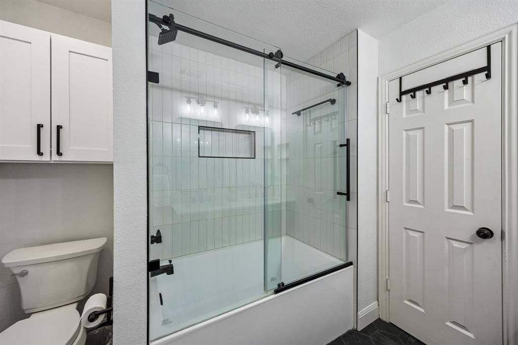 916 Avondale Lane, Plano, TX 75025 916 Avondale Lane, Plano, TX 75025