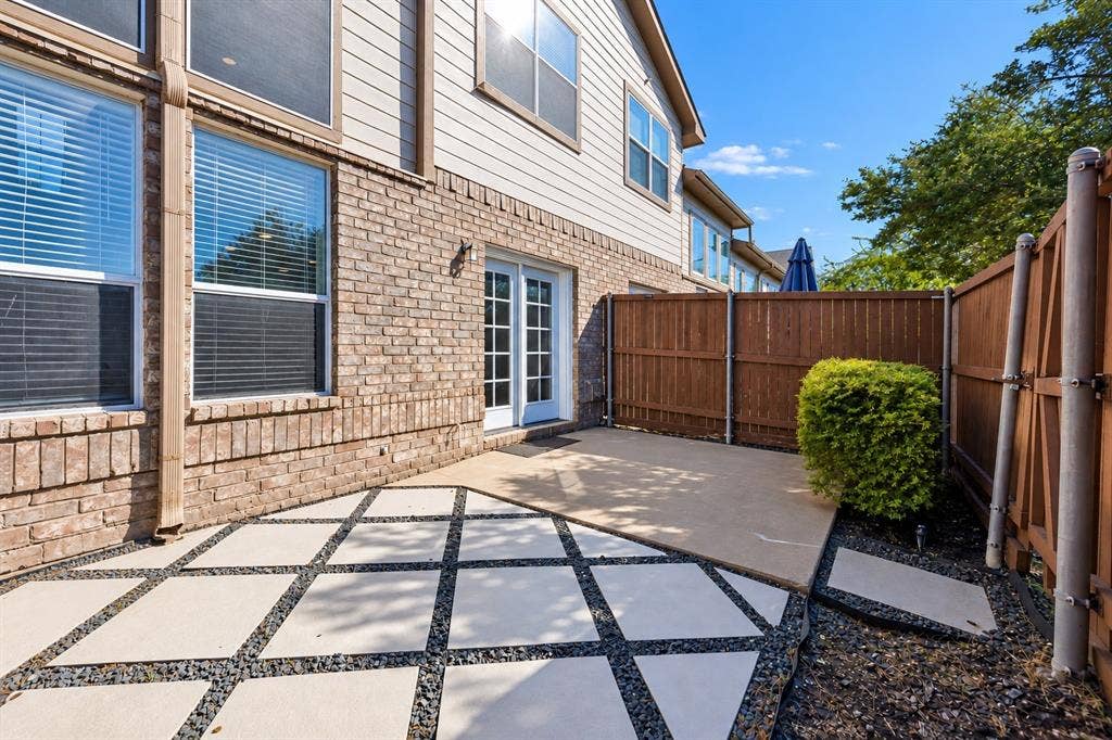 916 Avondale Lane, Plano, TX 75025 916 Avondale Lane, Plano, TX 75025