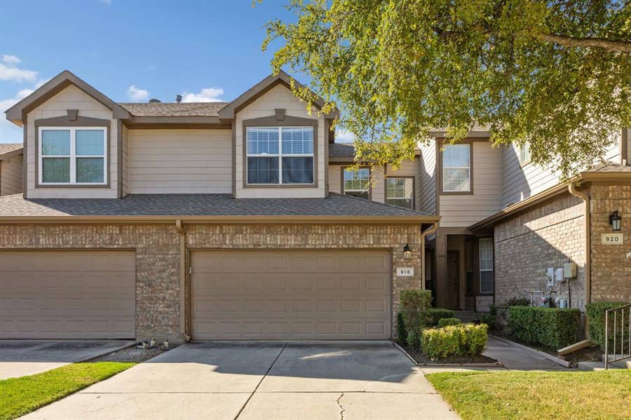 Property photo for 916 Avondale Lane, Plano, TX