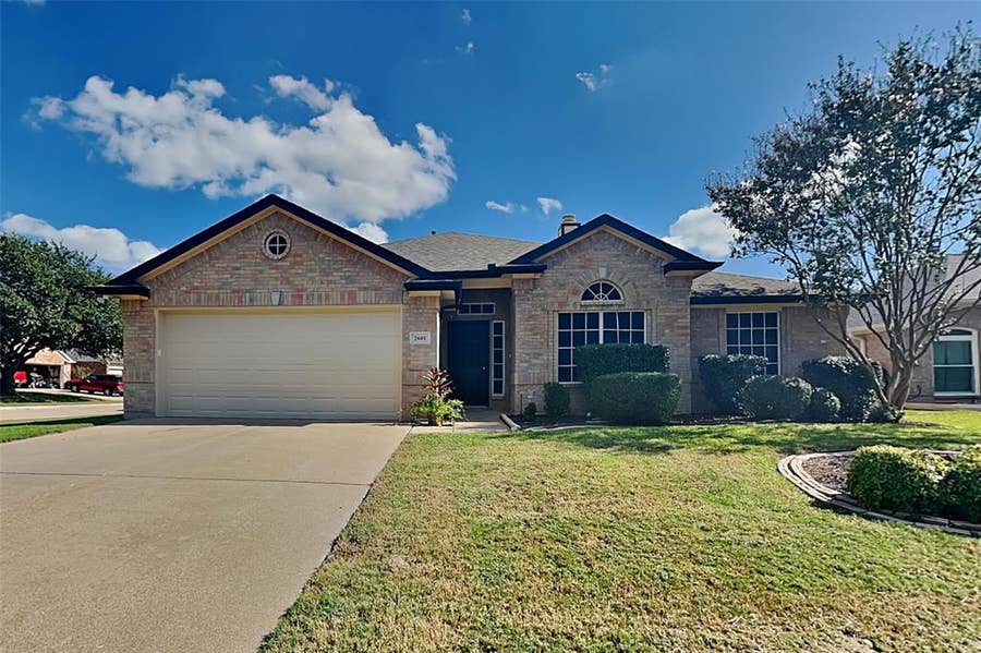 Property photo for 2601 Crestwood Drive, Burleson, TX