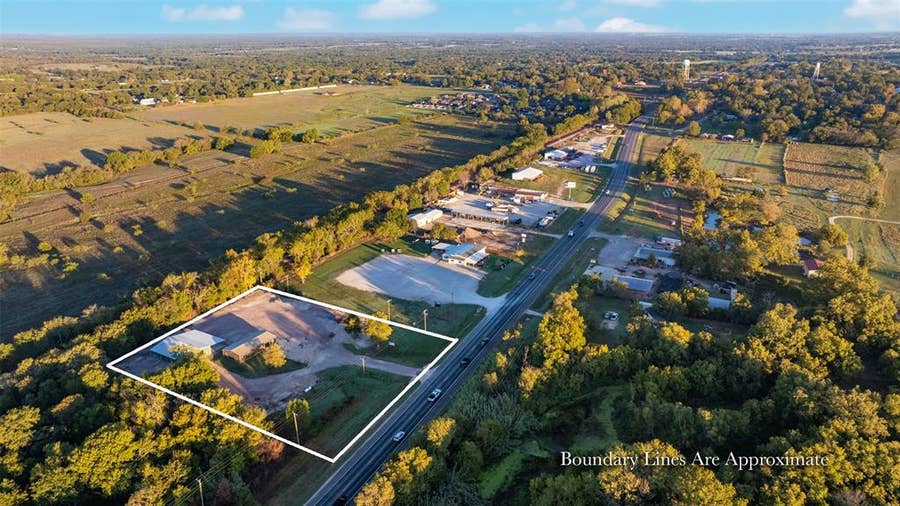Property photo for 9963 Us-377, Collinsville, TX