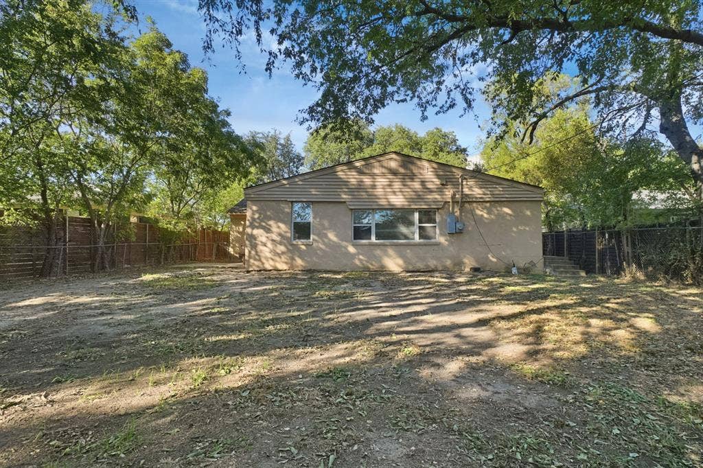 2502 Costa Mesa Drive, Dallas, TX 75228