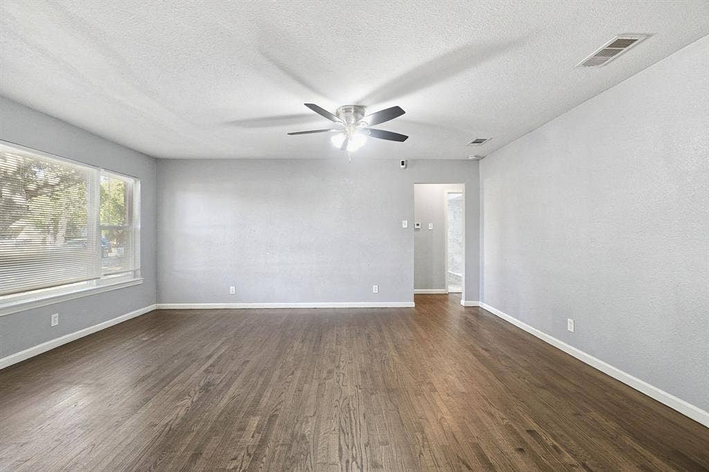 2502 Costa Mesa Drive, Dallas, TX 75228