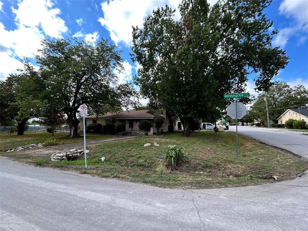 8427 Honeysuckle Lane, Dallas, TX 75241 8427 Honeysuckle Lane, Dallas, TX 75241