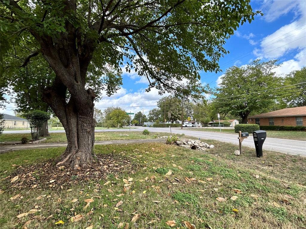 8427 Honeysuckle Lane, Dallas, TX 75241 8427 Honeysuckle Lane, Dallas, TX 75241