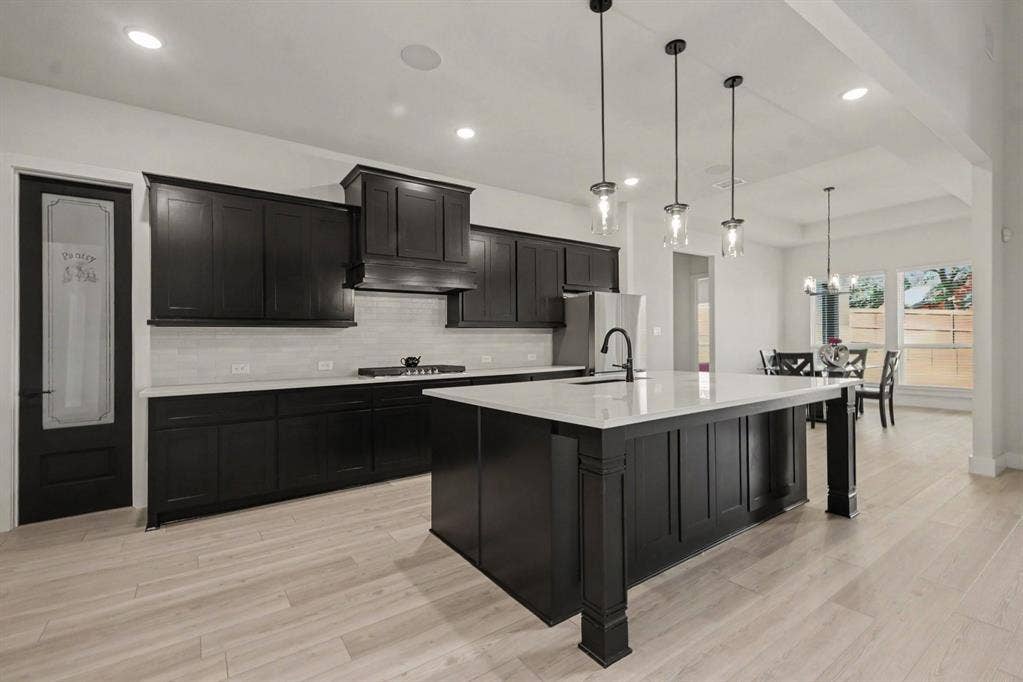 1135 Willow Lake Drive, DeSoto, TX 75115 1135 Willow Lake Drive, DeSoto, TX 75115