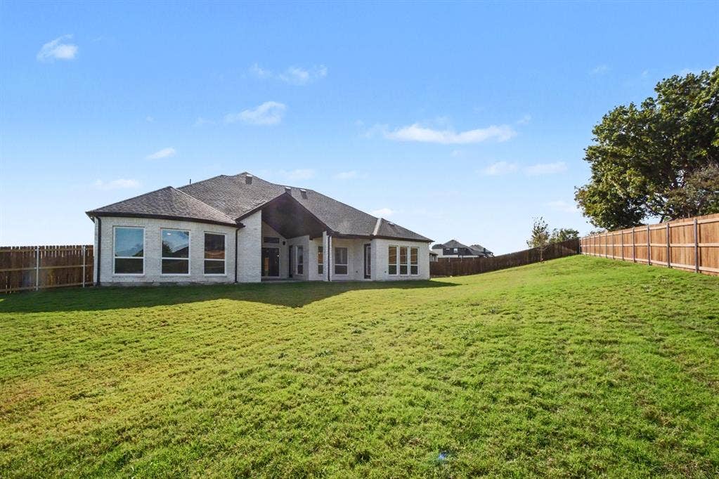 1135 Willow Lake Drive, DeSoto, TX 75115 1135 Willow Lake Drive, DeSoto, TX 75115