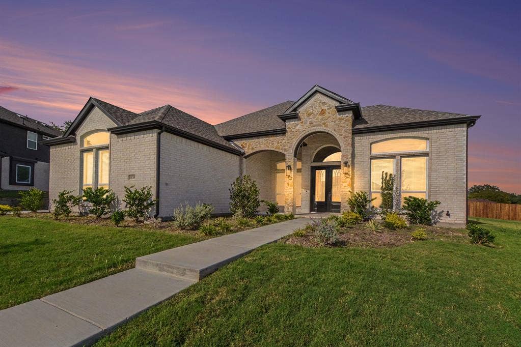 1135 Willow Lake Drive, DeSoto, TX 75115 1135 Willow Lake Drive, DeSoto, TX 75115