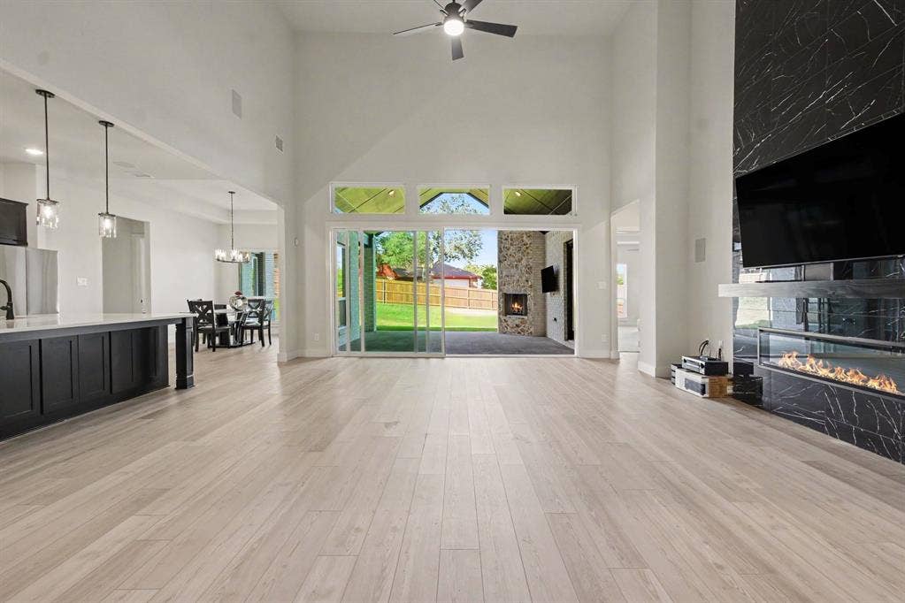 1135 Willow Lake Drive, DeSoto, TX 75115 1135 Willow Lake Drive, DeSoto, TX 75115