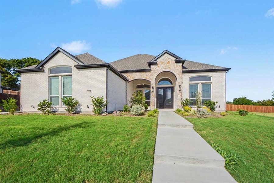 Property photo for 1135 Willow Lake Drive, DeSoto, TX