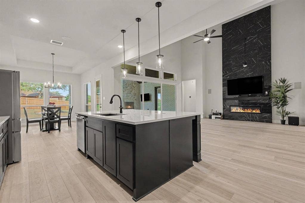 1135 Willow Lake Drive, DeSoto, TX 75115 1135 Willow Lake Drive, DeSoto, TX 75115