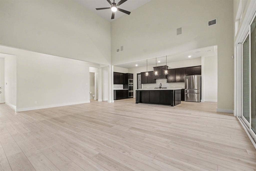 1135 Willow Lake Drive, DeSoto, TX 75115 1135 Willow Lake Drive, DeSoto, TX 75115