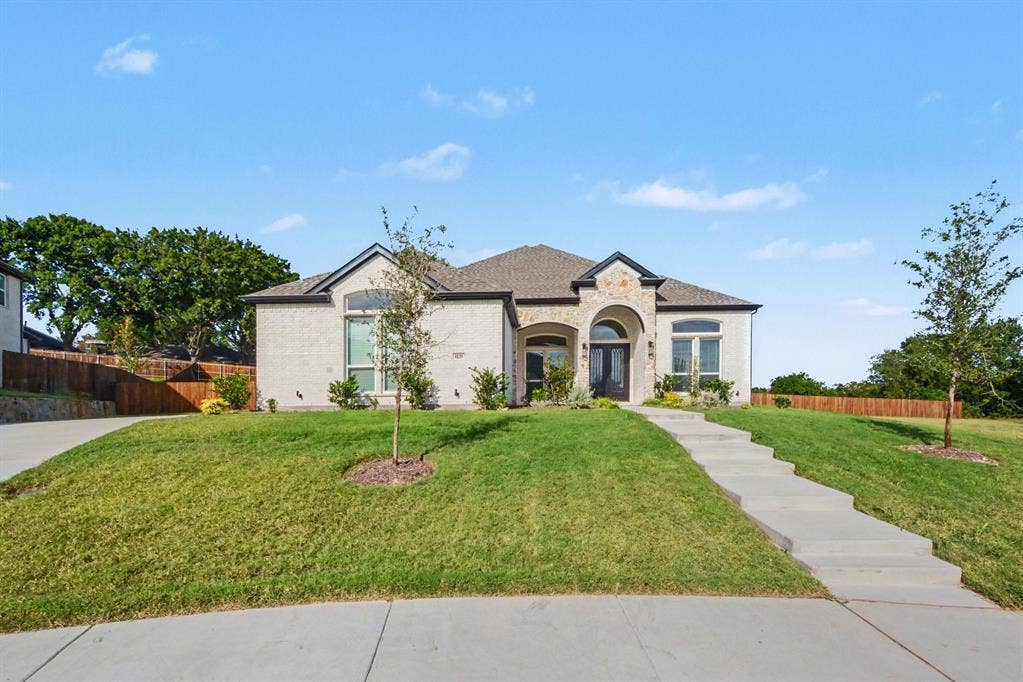 1135 Willow Lake Drive, DeSoto, TX 75115 1135 Willow Lake Drive, DeSoto, TX 75115